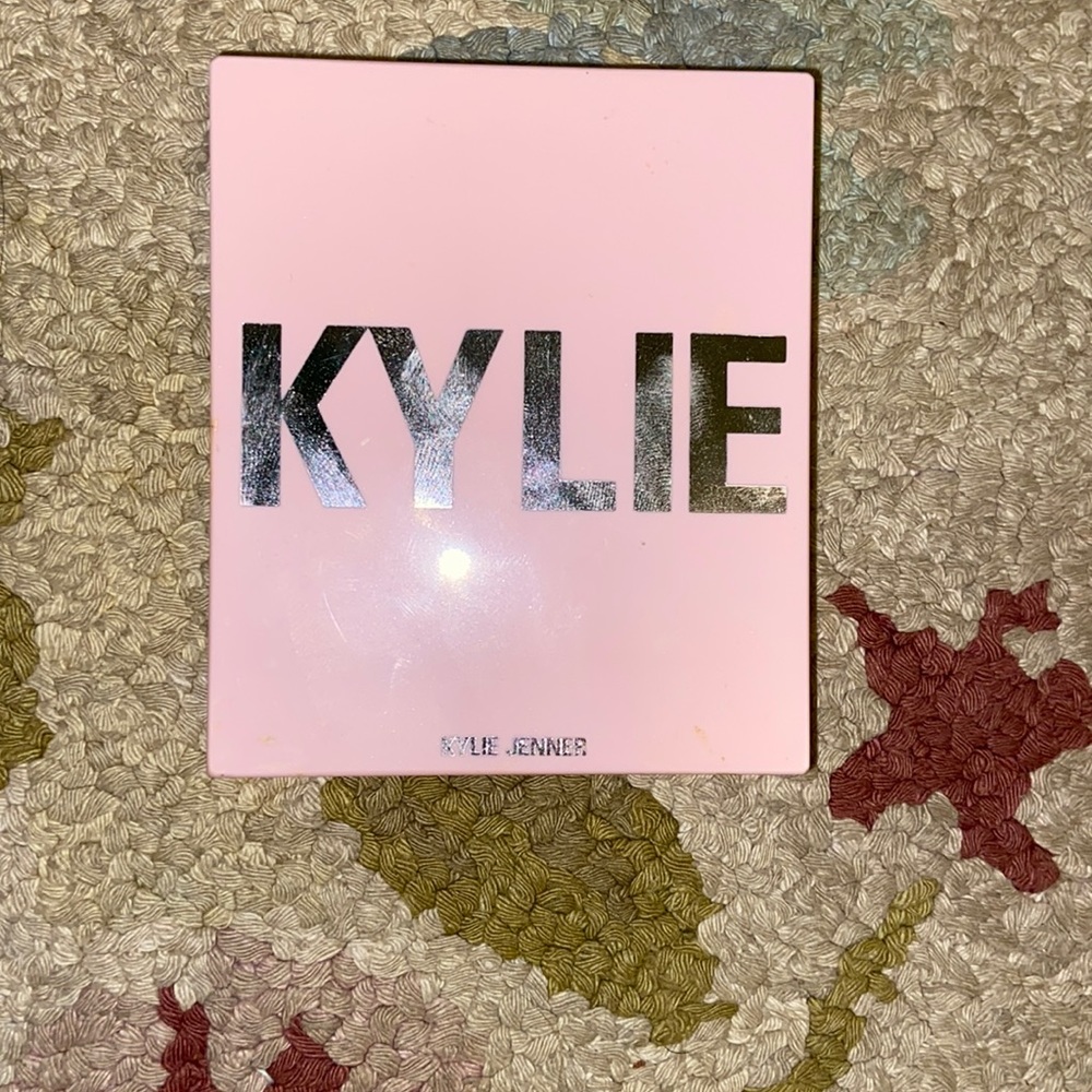 Kylie Cosmetics Highlighter Ice Me Out